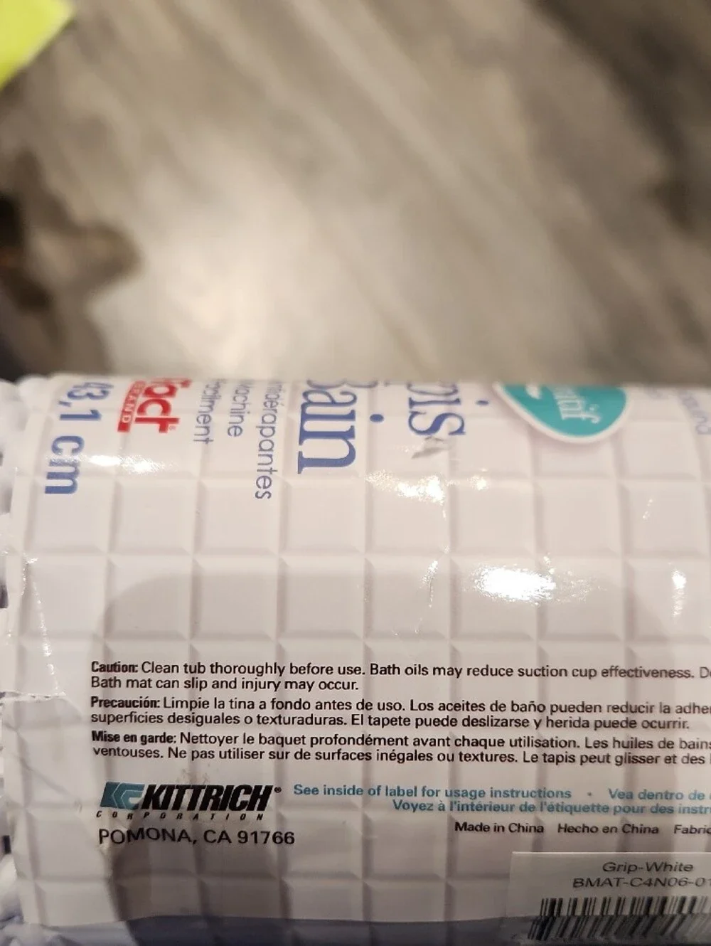 Contact White Bath Mat with Suction Cups 36